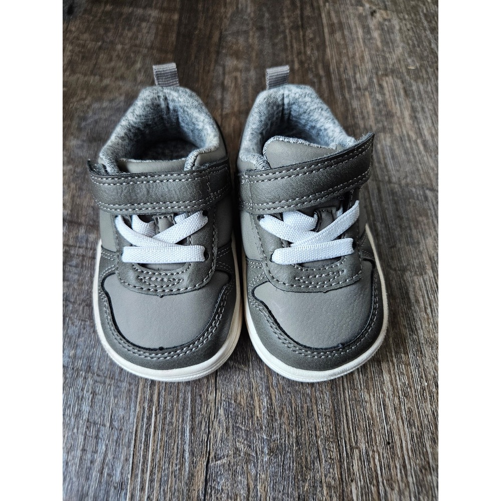 Carters toddler boy shoes size 3 EUC